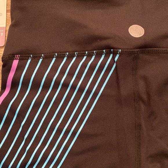 Performance Active Leggings - Picture 3 of 7